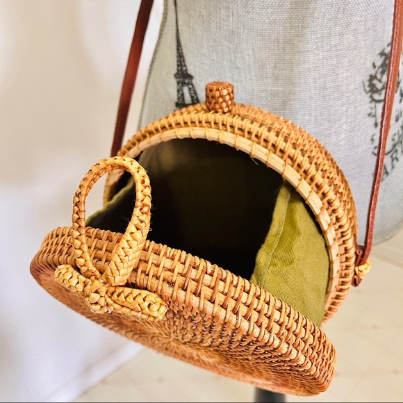Handwoven Round Rattan Sling/Shoulder Bag - Picture 9 of 10